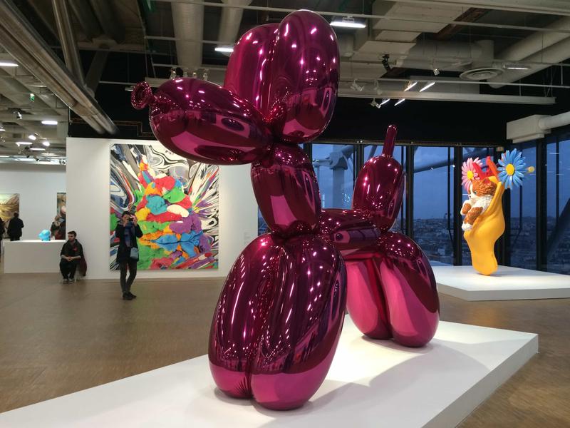 Jeff Koons' balloon dog, Centre Georges Pompidou, Paris, France