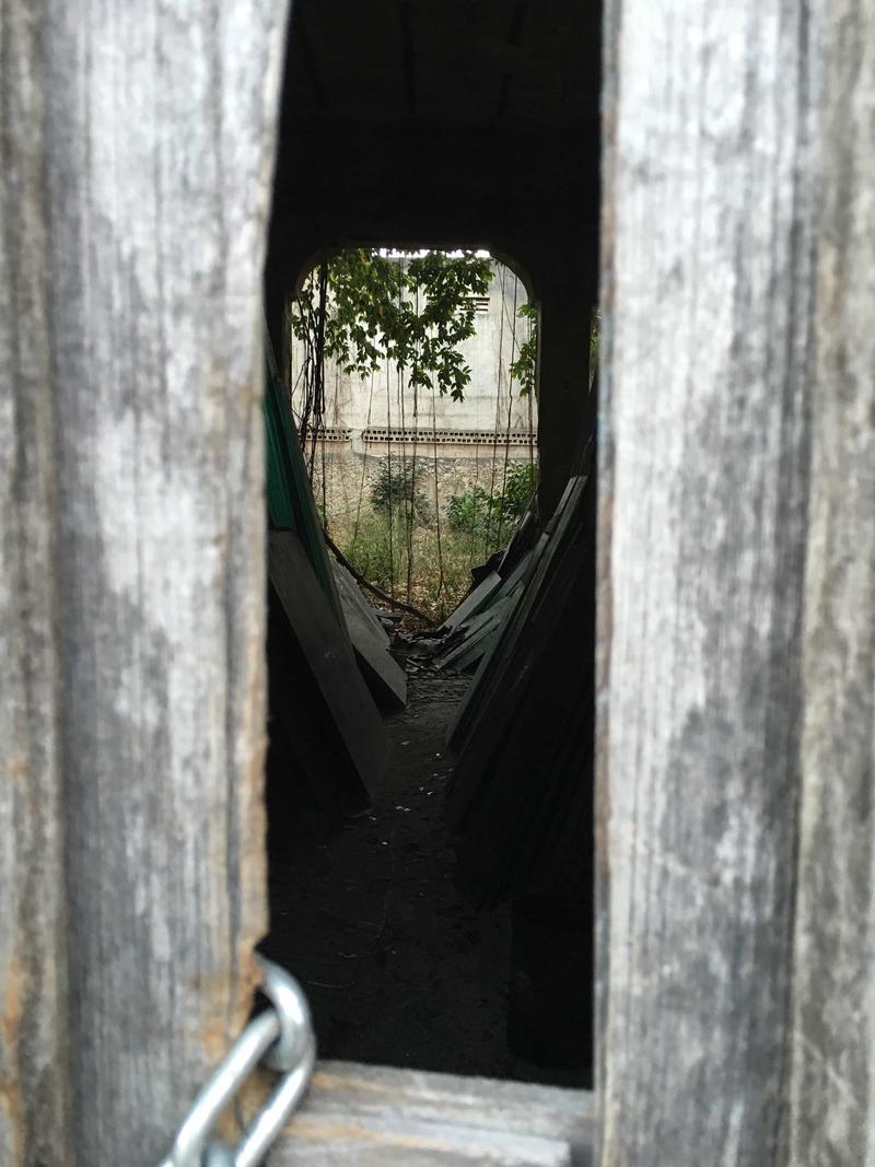 Peek through, Mérida, Yucatán, Mexico