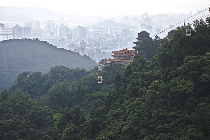 Views from Maokong gondola line, Maokong -> Taipei, Taiwan