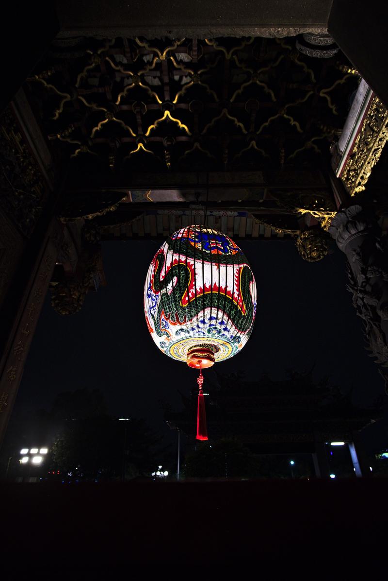 Lantern inside Longshan Temple, Taipei, Taiwan – Taipei Walking Tours