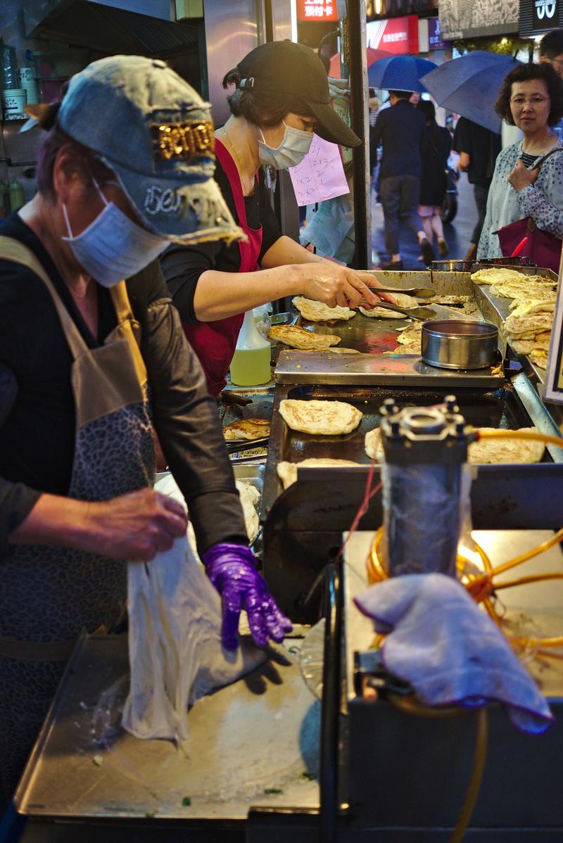 Making pancakes at Tianjing Chong Zhua Pancake (scallion pancakes) Taipei, Taiwan