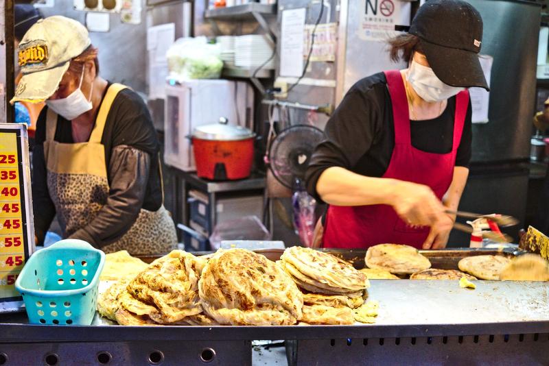 Making pancakes at Tianjing Chong Zhua Pancake (scallion pancakes) Taipei, Taiwan