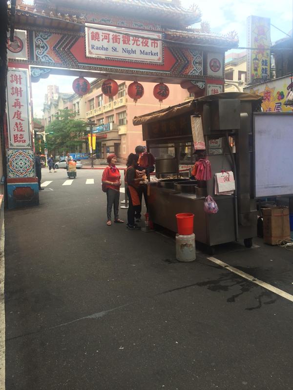 Fuzhou Pepper Buns (pork pepper buns) stand at Roahe night market, Taipei, Taiwan.