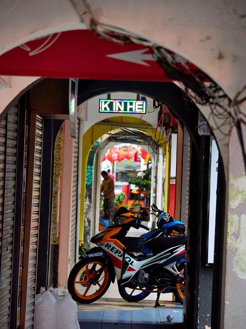 Lookthrough covered sidewalk city views, Kuala Lumpur, Malaysia