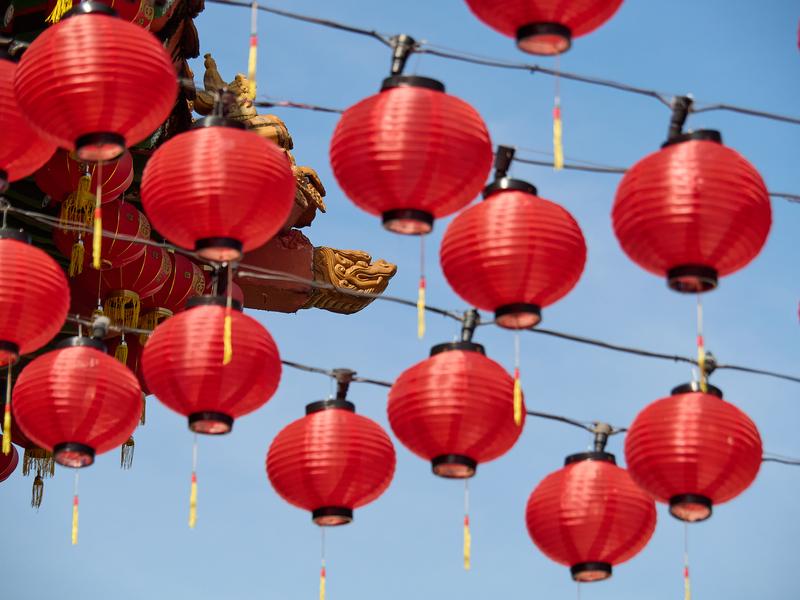 Thean Hou Temple, lanterns out of focus, dragon focused, Kuala Lumpur, Malaysia