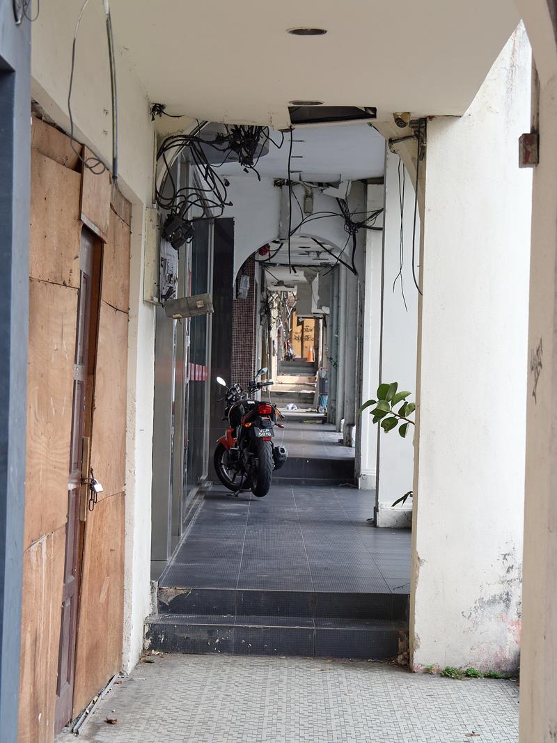 Convered sidewalk look through, Kuala Lumpur, Malaysia